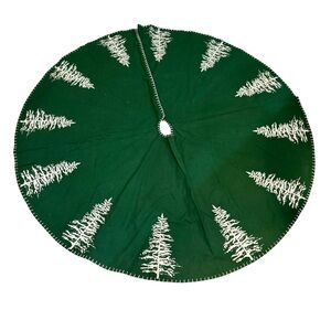Green and White Christmas Tree Skirt NWT